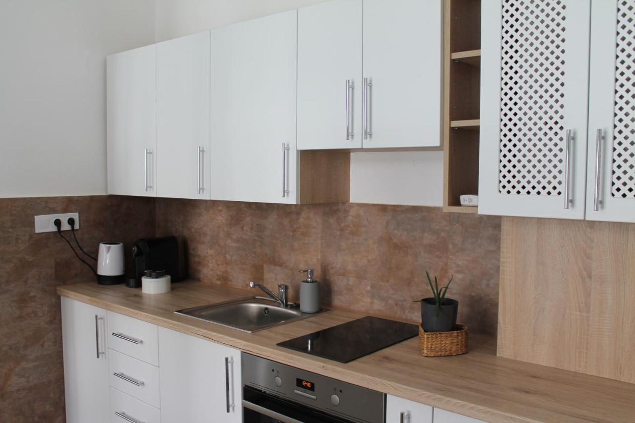 Zwinger Apartman Шопрон Екстериор снимка
